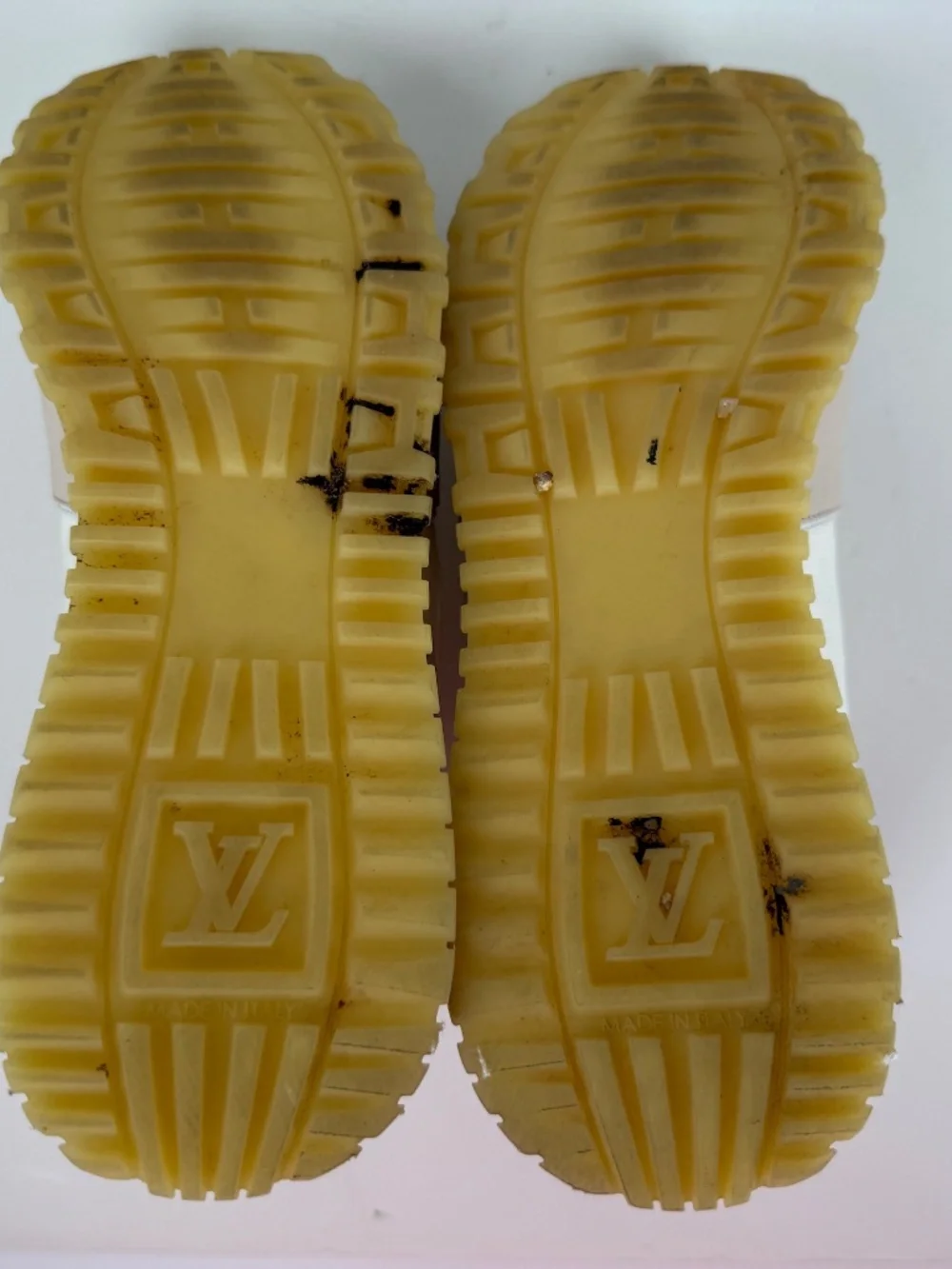LOUIS VUITTON Run Away White Leather Fabric Monogram Sneakers 36.5, 6.5